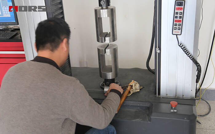 Testing of tensile properties of carbon fiber reinfroced polymer(CFRP) strip