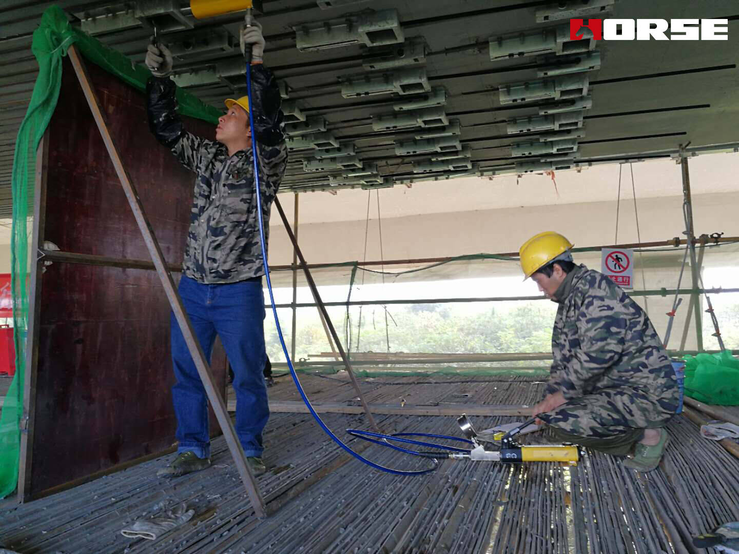 Reforzando el Puente con Tecnología de Pretensado de CFRP