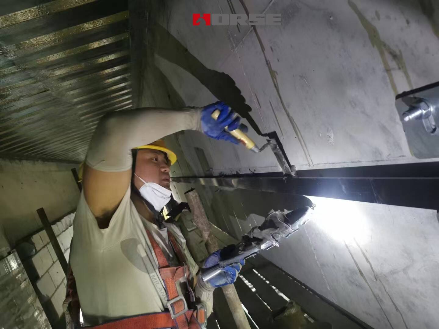 Puente Reforzado con Ancla de Anillo de Placa de Carbono Pretensada