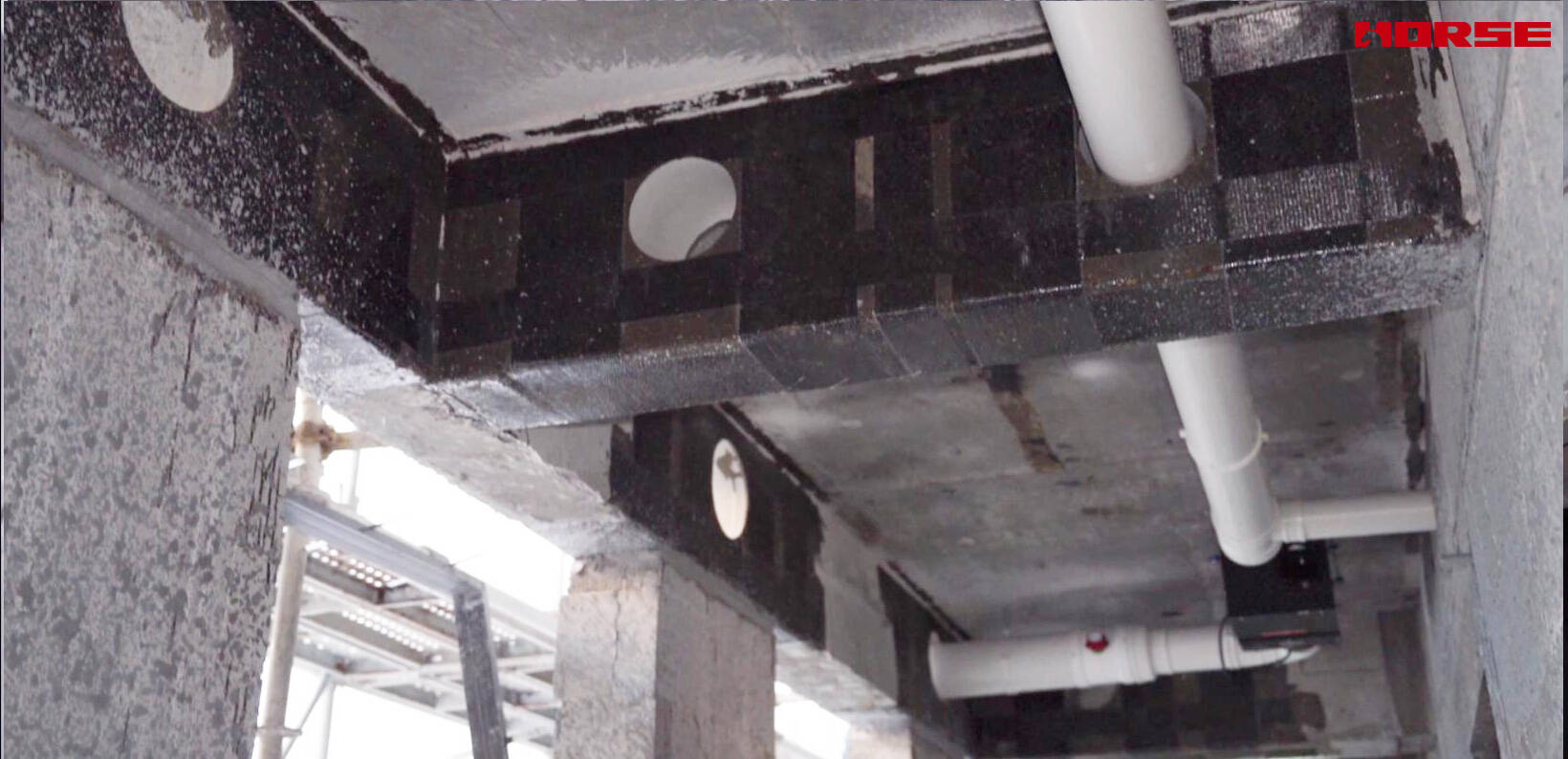 Refuerzo de Aberturas en Vigas de Hormigón Armado con Láminas de Fibra de Carbono