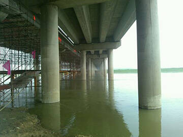 Mantenimiento y refuerzo del puente de alta velocidad del río Xinyi entre Pekín y Shanghái