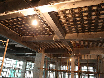 Sistema de refuerzo compuesto de FRP para reparación de grietas en losas