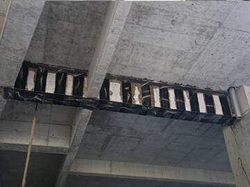 Refuerzo de la viga del marco mediante envoltura de fibra