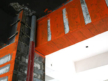 Refuerzo estructural de sala limpia mediante placa de acero