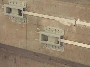 Refuerzo de vigas de cajón pequeño: placa de CFRP pretensada