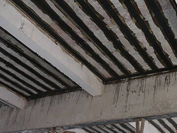 Refuerzo a flexión de losas de hormigón mediante tejido de fibra de carbono