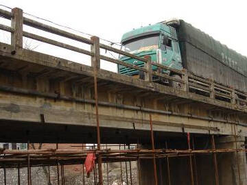 Laminado de CFRP pretensado para puente reforzado