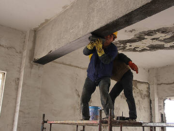 Aumento de carga, refuerzo de CFRP, unión de placas de acero