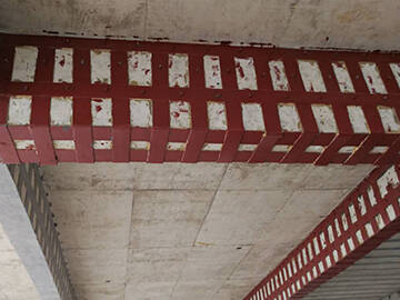 Refuerzo de vigas de edificación mediante placas de acero adheridas