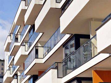 Adhesión de una envoltura de polímero reforzado con fibra de carbono (CFRP) en cornisas y balcones de hormigón armado