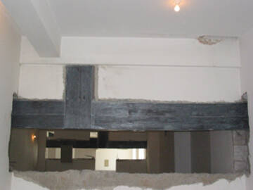 Viga de concreto reforçada com compósito de polímero reforçado com fibra (FRP)