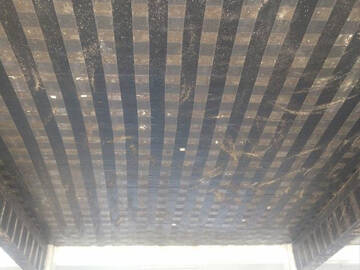 La losa original está reforzada con una envoltura de fibra de carbono.