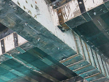 Refuerzo de vigas de hormigón con placas de acero