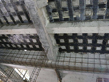 Tejido de fibra de carbono para el refuerzo sísmico de edificios docentes