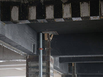 Reparación de grietas en vigas de hormigón con tejido de fibra de carbono