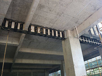 La fibra de carbono reforzó las grietas del haz de concreto