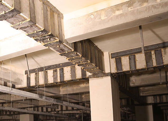 pegado de placa de acero sobre hormigón