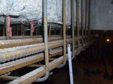 Método de refuerzo por ampliación de sección para vigas de hormigón con anclaje inyectable