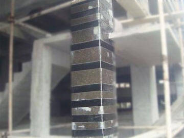 Material de fibra de carbono en el refuerzo de columna de hormigón.