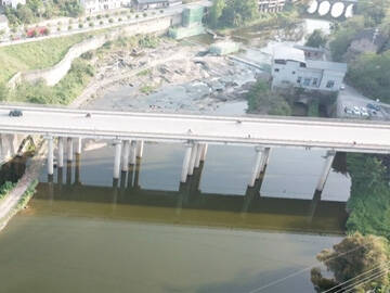 Puente Reforzado por el Sistema de Refuerzo CFRP Pretensado