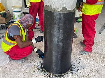 ¿Cómo aumentar la resistencia de la columna mediante el uso de fibra de carbono?